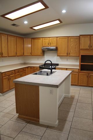 4714 W Ashland Avenue, Visalia, CA 93277