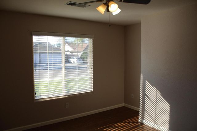 4714 W Ashland Avenue, Visalia, CA 93277