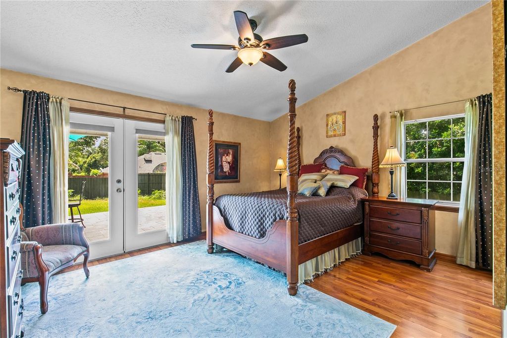 Image 16 of property listing at 944 ALMOND TREE CIRCLE, Orlando, FL 32835