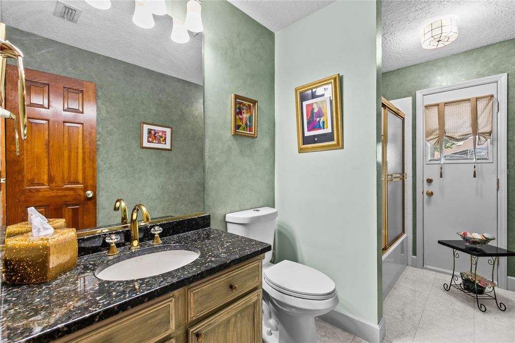 Image 25 of property listing at 944 ALMOND TREE CIRCLE, Orlando, FL 32835