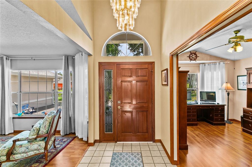 Image 4 of property listing at 944 ALMOND TREE CIRCLE, Orlando, FL 32835