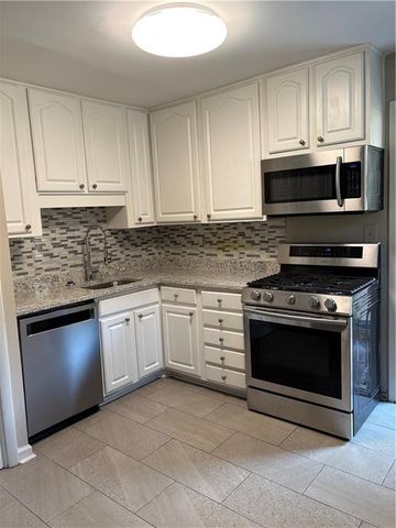 346 Carpenter Drive 39, Atlanta, GA 30328