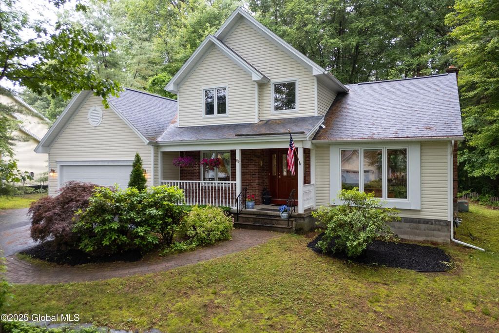69 Deer Run Hollow, Halfmoon, NY 12065