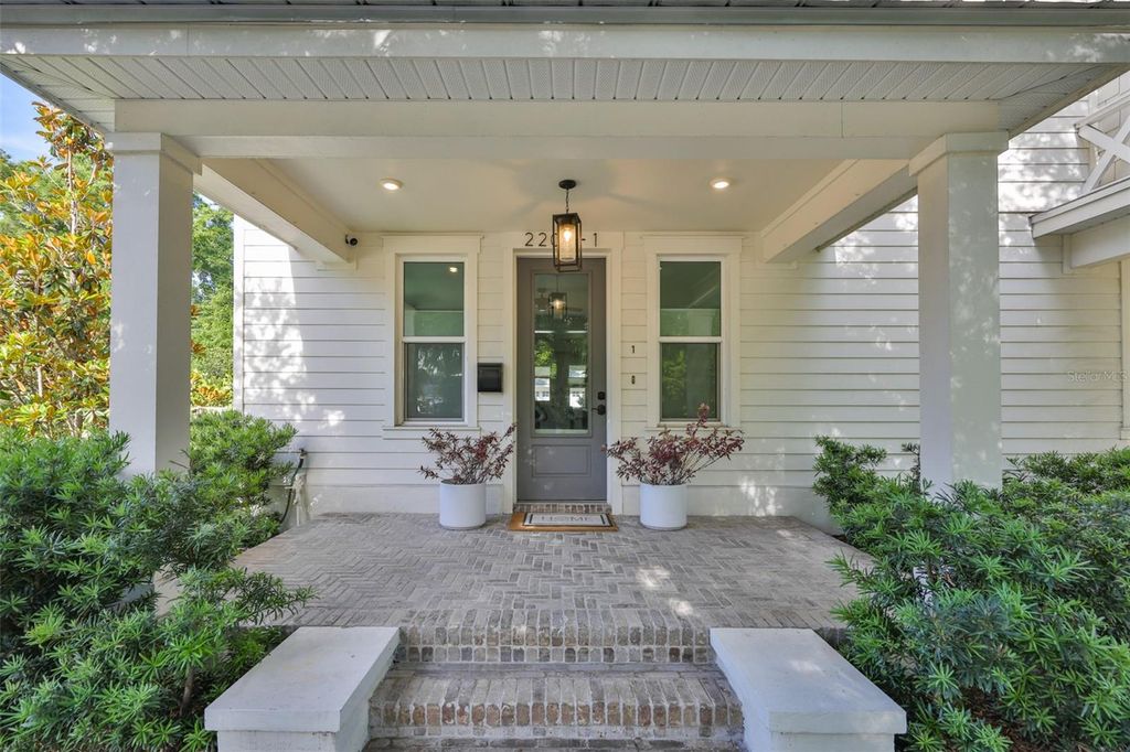 Image 2 of property listing at 2204 N CENTRAL AVENUE 1, Tampa, FL 33602