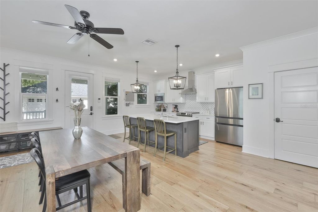 Image 15 of property listing at 2204 N CENTRAL AVENUE 1, Tampa, FL 33602