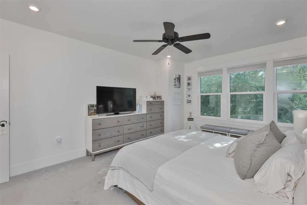 Image 21 of property listing at 2204 N CENTRAL AVENUE 1, Tampa, FL 33602