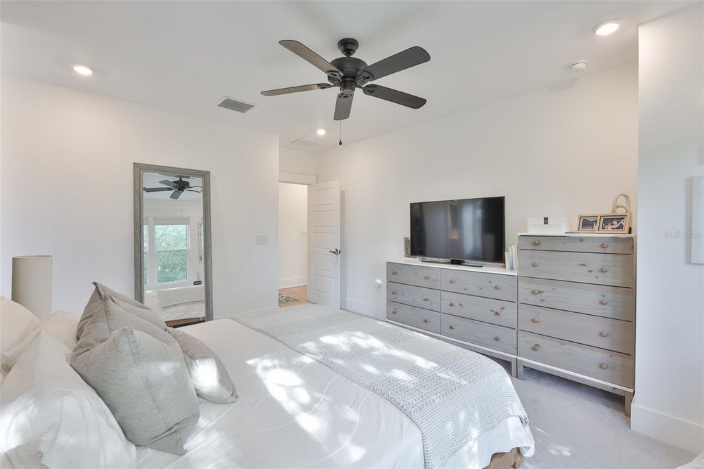 Image 22 of property listing at 2204 N CENTRAL AVENUE 1, Tampa, FL 33602
