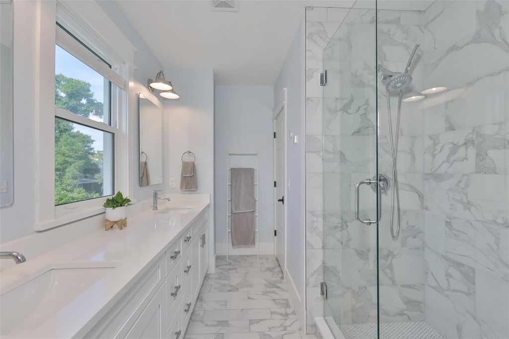 Image 23 of property listing at 2204 N CENTRAL AVENUE 1, Tampa, FL 33602