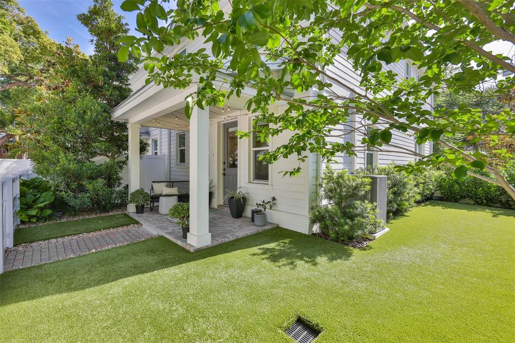 Image 38 of property listing at 2204 N CENTRAL AVENUE 1, Tampa, FL 33602