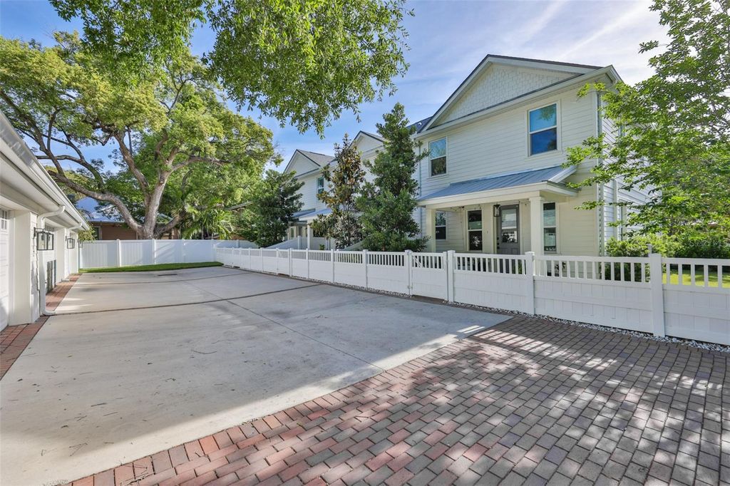 Image 39 of property listing at 2204 N CENTRAL AVENUE 1, Tampa, FL 33602