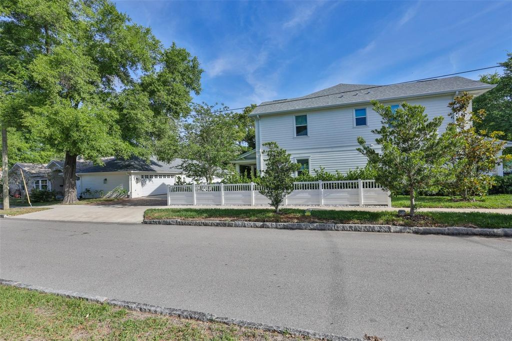 Image 40 of property listing at 2204 N CENTRAL AVENUE 1, Tampa, FL 33602