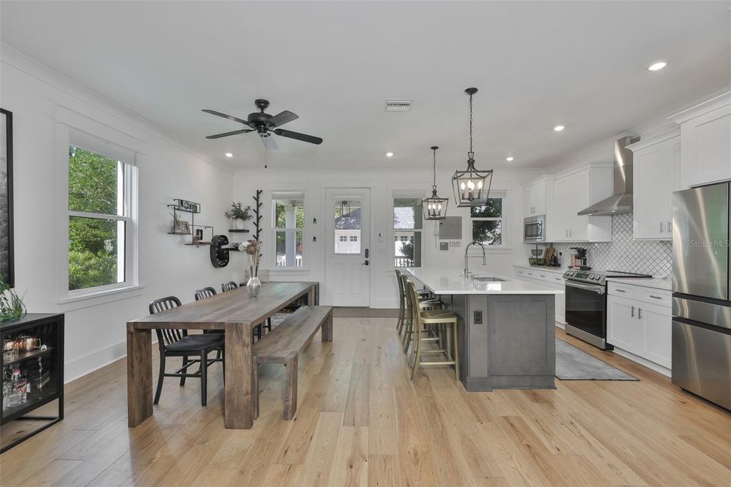 Image 6 of property listing at 2204 N CENTRAL AVENUE 1, Tampa, FL 33602