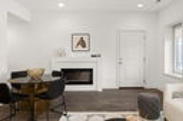 8469 GRAND Avenue 303, River Grove, IL 60171