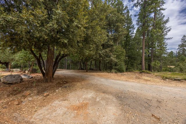 4363 Glory Hole Dr, Camino, CA 95709