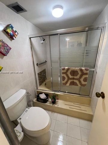16570 NE 26th Avenue 4A, North Miami Beach, FL 33160