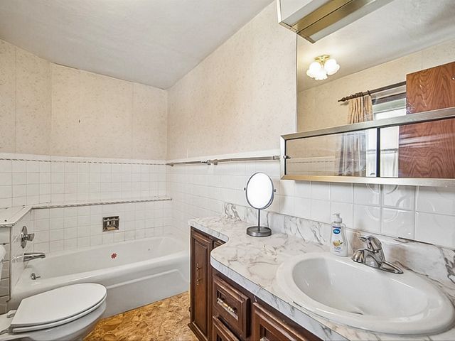 401 Prairie Street, Guthrie Center, IA 50115