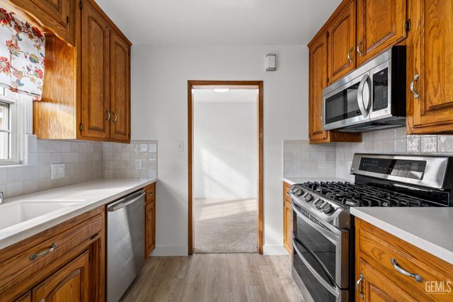 2416 Barnett Street, Bakersfield, CA 93308