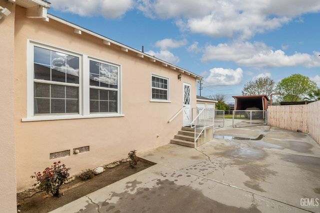 2416 Barnett Street, Bakersfield, CA 93308
