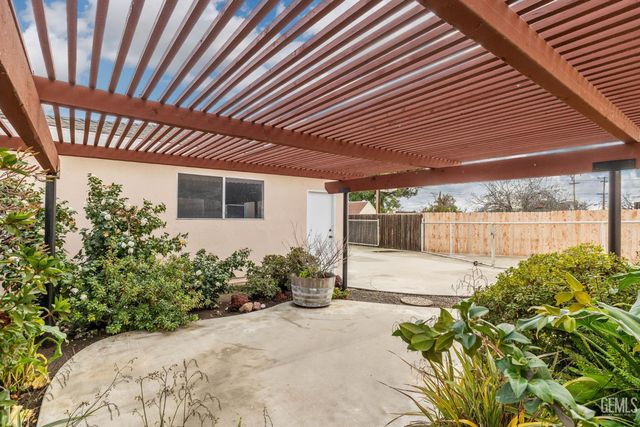 2416 Barnett Street, Bakersfield, CA 93308