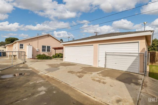2416 Barnett Street, Bakersfield, CA 93308