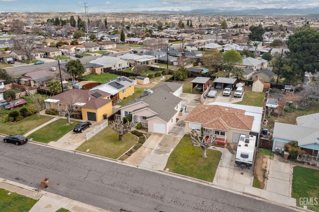 2416 Barnett Street, Bakersfield, CA 93308