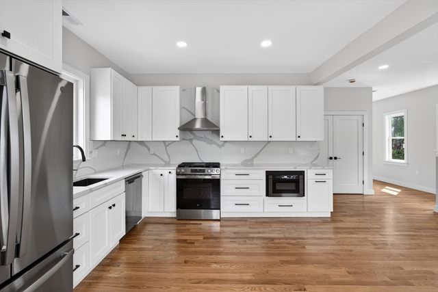 21 Hutchinson St 2, Winthrop, MA 02152