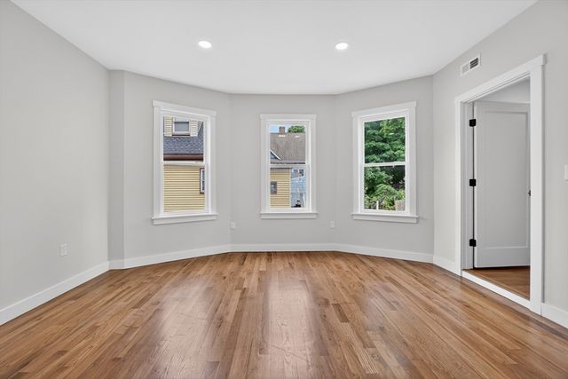 21 Hutchinson St 2, Winthrop, MA 02152