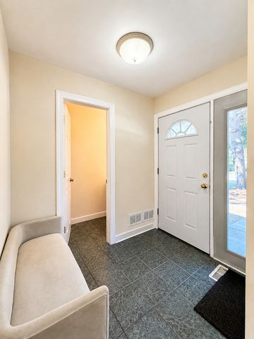 495 Crow Lane 495, Wheeling, IL 60090