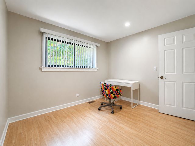 495 Crow Lane 495, Wheeling, IL 60090
