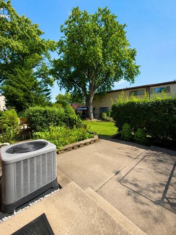 495 Crow Lane 495, Wheeling, IL 60090