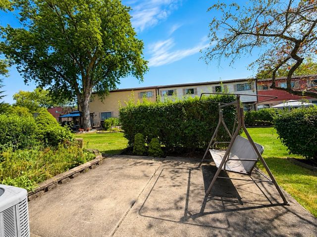 495 Crow Lane 495, Wheeling, IL 60090