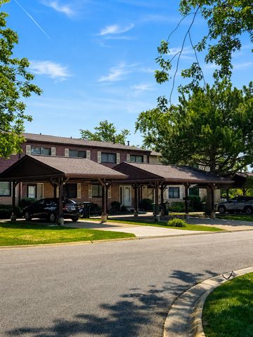 495 Crow Lane 495, Wheeling, IL 60090