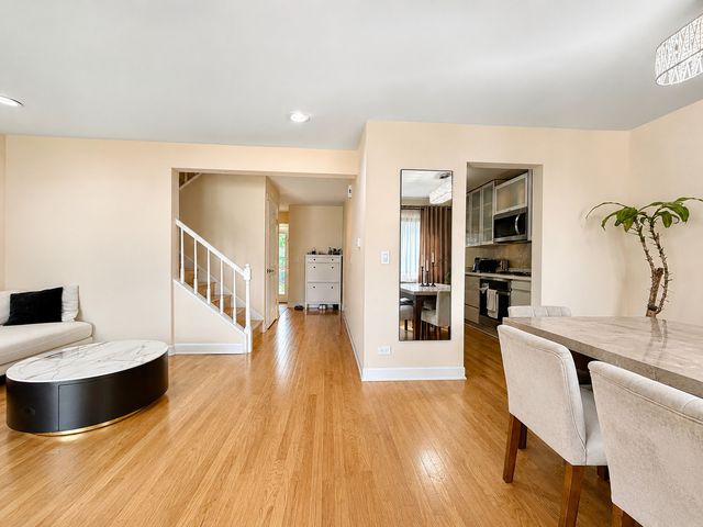 495 Crow Lane 495, Wheeling, IL 60090