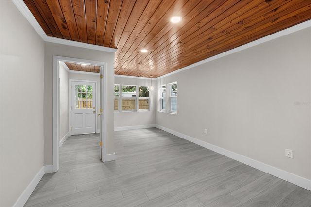 2001 E POWHATAN AVENUE, Tampa, FL 33610