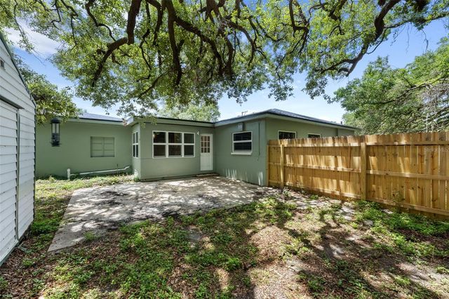 2001 E POWHATAN AVENUE, Tampa, FL 33610