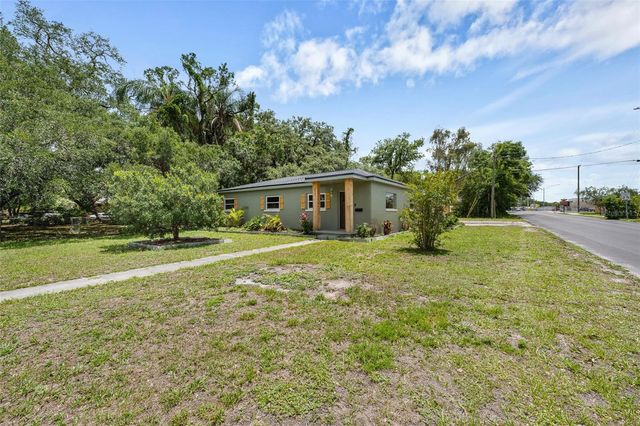 2001 E POWHATAN AVENUE, Tampa, FL 33610