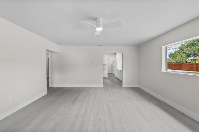 2001 E POWHATAN AVENUE, Tampa, FL 33610