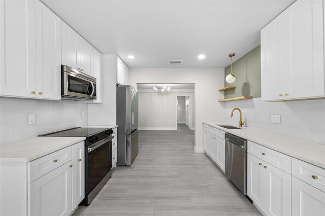 2001 E POWHATAN AVENUE, Tampa, FL 33610