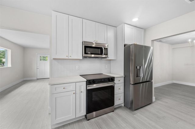 2001 E POWHATAN AVENUE, Tampa, FL 33610