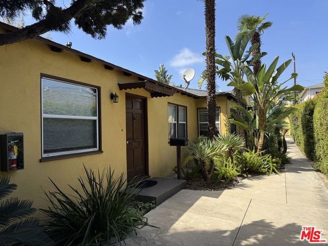 2005 Oak Street, Santa Monica, CA 90405