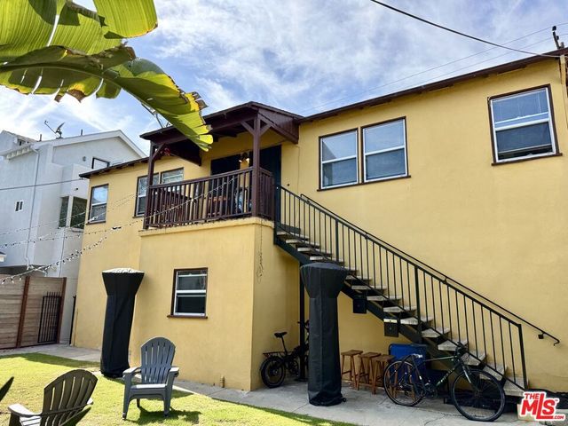 2005 Oak Street, Santa Monica, CA 90405