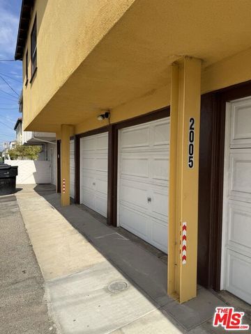 2005 Oak Street, Santa Monica, CA 90405