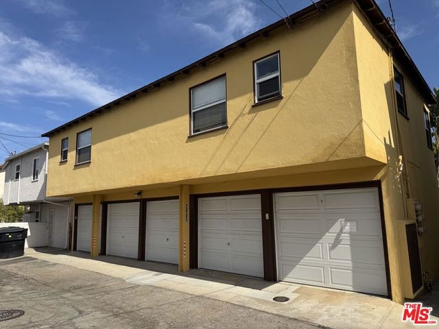 2005 Oak Street, Santa Monica, CA 90405
