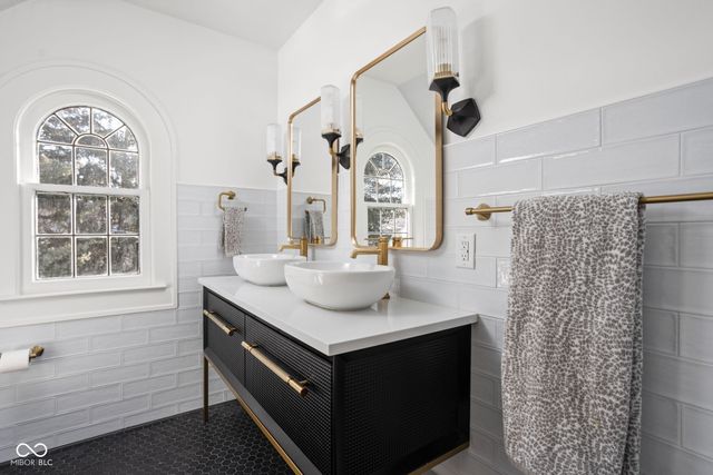 4310 Central Avenue, Indianapolis, IN 46205