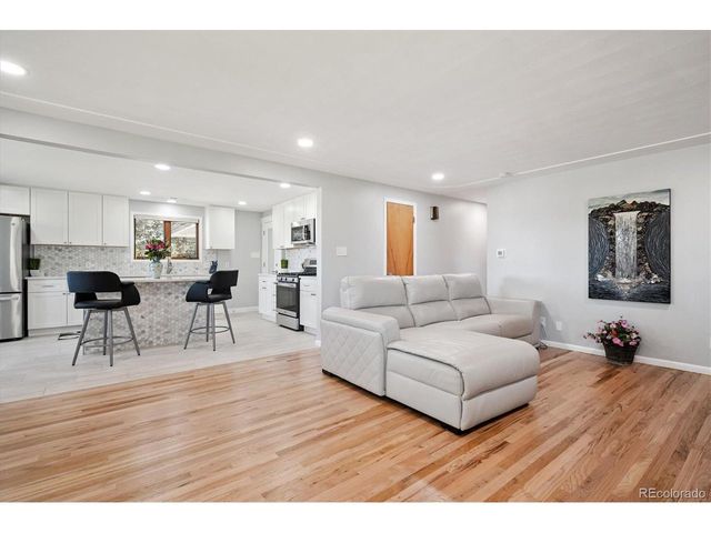 8690 W Jefferson Ave, Lakewood, CO 80235