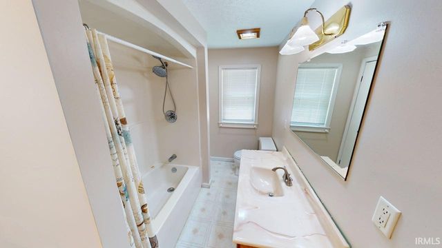 5220 E Wenz Drive, Monticello, IN 47960