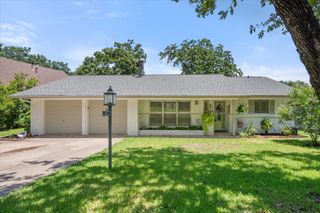 1004 Trailwood Drive, Hurst, TX 76053