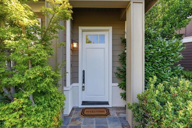 25 Ludina Way, Redwood City, CA 94061