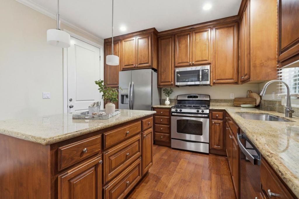 Image 10 of property listing at 25 Ludina Way, Redwood City, CA 94061