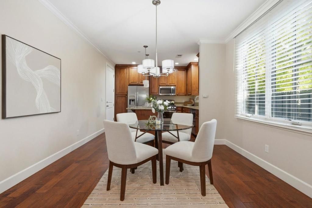 Image 11 of property listing at 25 Ludina Way, Redwood City, CA 94061